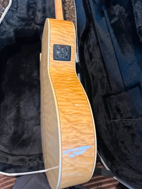 Washburn EA20SDL Electric Acoustic Guitar - perfect condition in Guitars in Edmonton - Image 4