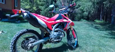 2017 Honda crf250l 3484 klm Hand shields and lisece braket to go with. $5000 Does not get used enoug...