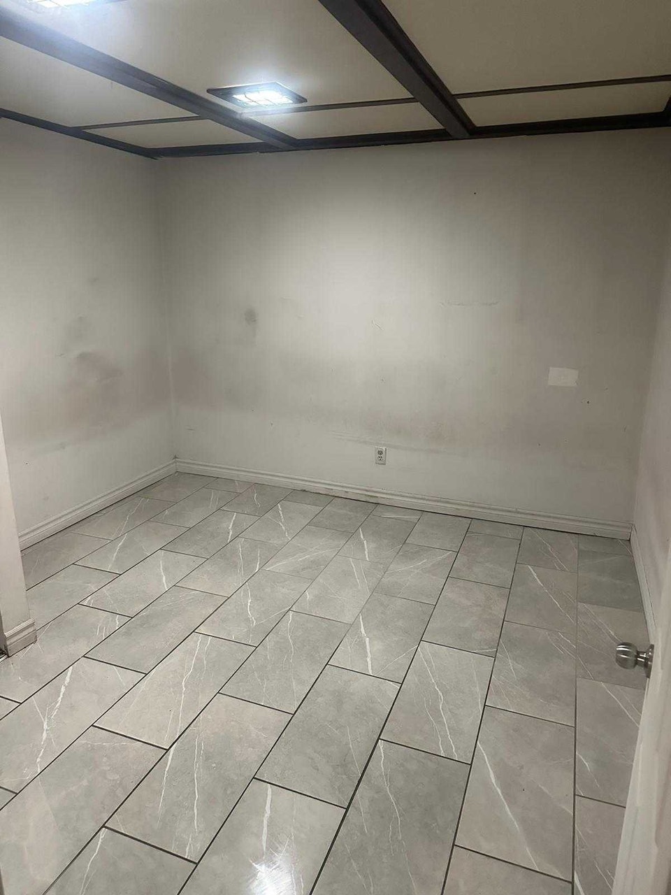 private room in basement for rent 3