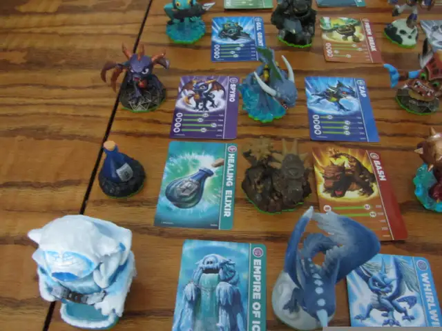 Skylanders Spyro's Adventure Figures Near Complete Set With Card in Other in Oakville / Halton Region - Image 8