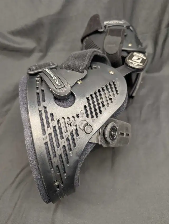 Ossur Unloader One OTS - BN - Right Leg - Large | Health & Special ...