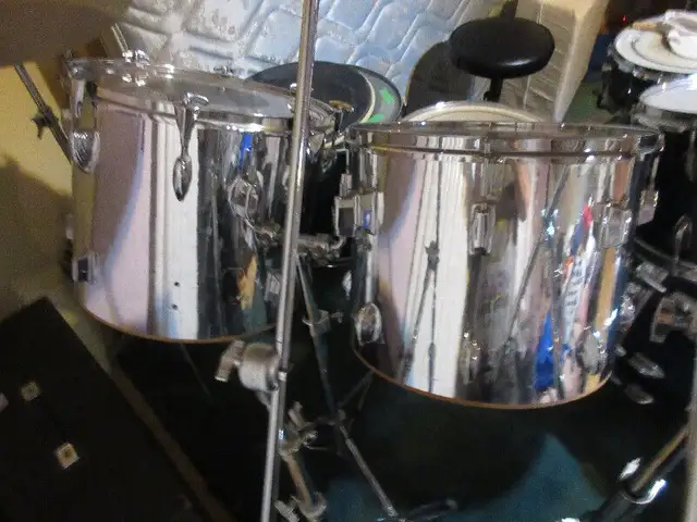 Concert TOM tambour 15" et 16" Ludwig stand in Drums & Percussion in Laval / North Shore - Image 5
