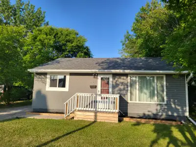 Cozy 2 bedroom Bungalow in Westwood for rent. Prime Location!