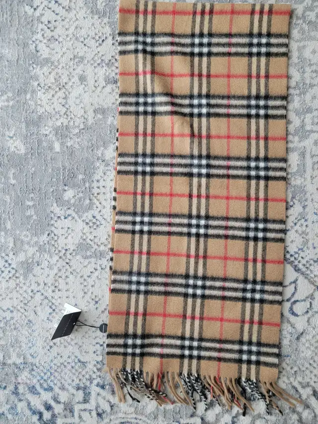AUTHENTIC BURBERRY CASHMERE SCARF in Women's - Bags & Wallets in Oakville / Halton Region - Image 4