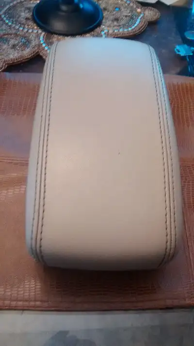 ORIGINAL SLITHLY USED ARMREST FOR JAGUAR , X-TYPE MODEL, TAN BEIGE COLOUR, LOOK A T MY OTHER ON MY K...