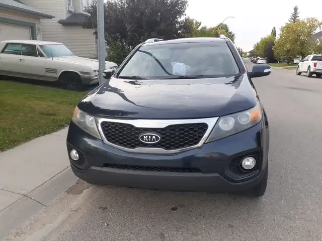 V6 AWD EX SUV 2013 Kia Sorento.