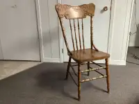 Chaise droite antique