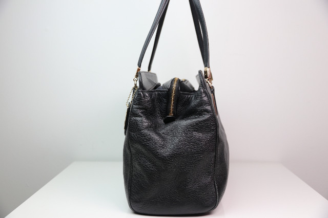 Coach Madison handbag in Women's - Bags & Wallets in Gatineau - Image 2