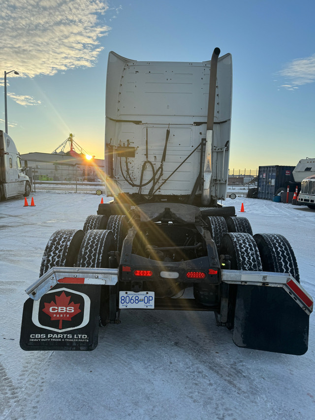 Volvo Semi Truck  dans Camions lourds  à Winnipeg - Image 3