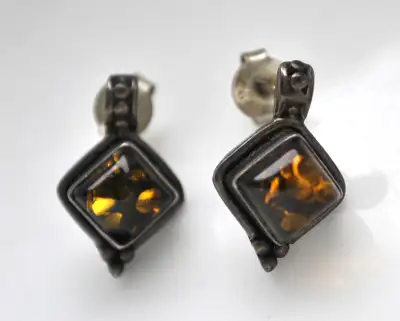 AMBER on SILVER EARRINGS - Genuine green Baltic amber with inclusions - 0.5cm square high cabochon -...