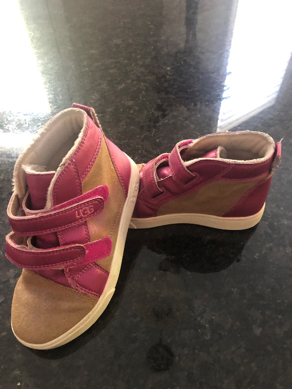 UGG Toddler's Shoes - Size 11 (European 29) in Clothing - 5T in Mississauga / Peel Region - Image 2