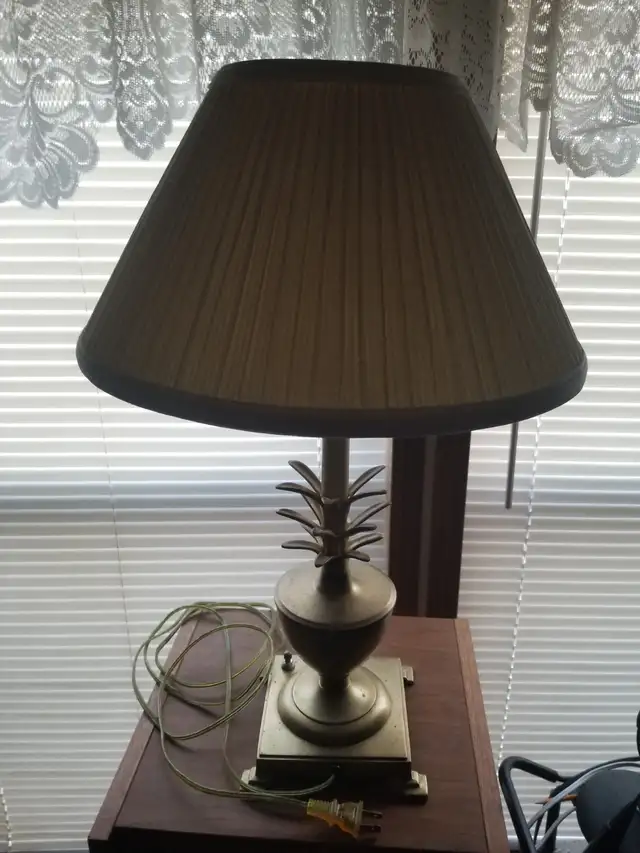 Vintage Brass Pineapple Table Lamp in Indoor Lighting & Fans in Hamilton - Image 2