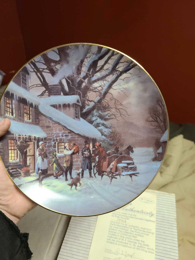 Collection of different vintage decorative plates in Arts & Collectibles in Kingston - Image 4