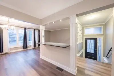 For Rent – Spacious 3 Bedroom Upper Level of Bungalow with 2 or 3 Parking Spots with Separate Kitche...