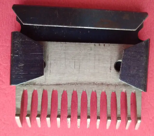 Tondeuse cheveux vintage avec faux -peigne et boîte in Arts & Collectibles in Longueuil / South Shore - Image 6