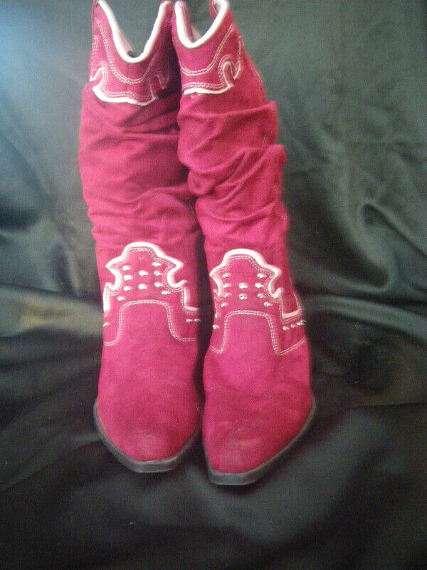 Red suede boots for women; bottes de suède rouge pour femme dans Femmes - Chaussures  à Trois-Rivières - Image 2