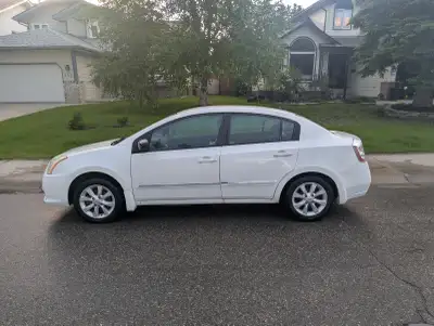 Reliable and efficient white Nissan Sentra 2.0 SL sedan, perfect for daily commuting or city driving...