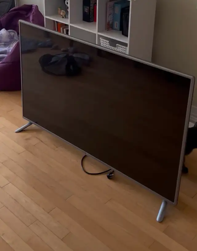 Samsung LG Smart TV 55-inch 55LB5800 in TVs in City of Toronto - Image 4
