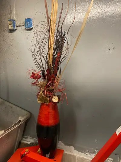 Flower vase mint no cracks good shape