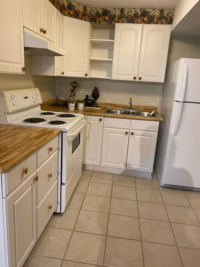 Carpenter available445158898606417921