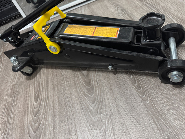 Torin T83006W Blackjack Hydraulic Trolley in Other Parts & Accessories in Woodstock - Image 3