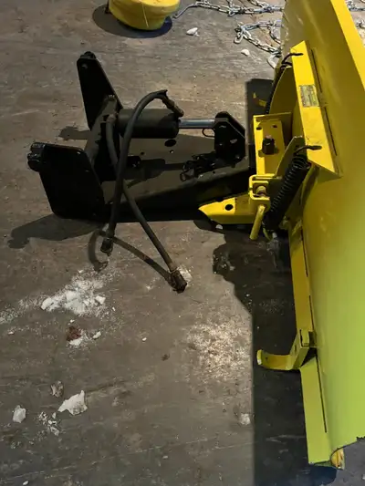 gratte hydraulique pour tracteur John Deere, View more
