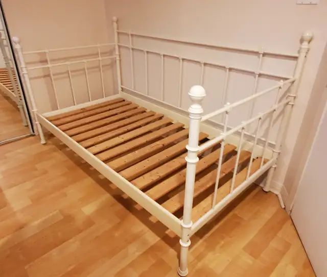 Lit simple in Beds & Mattresses in Longueuil / South Shore - Image 3