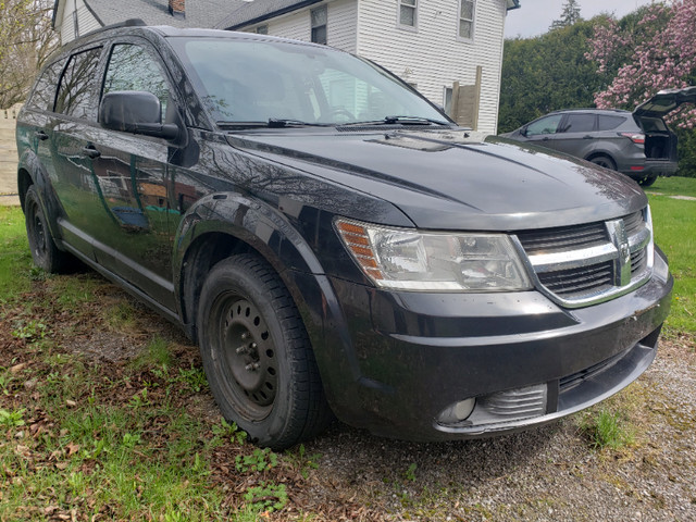 2010 Dodge Journey SXT - Repair or Parts in Cars & Trucks in Norfolk County - Image 2