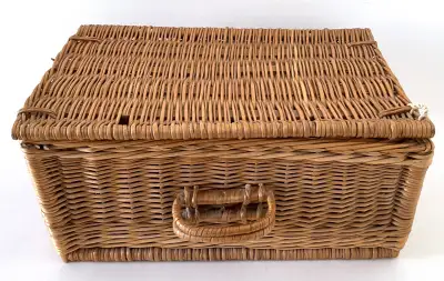 Vintage. Collection. Rangement. Valise en rotin, View more