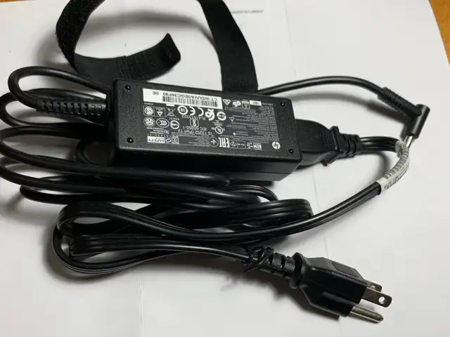 HP genuine OEM laptop adapter (blue tip) in Laptop Accessories in Oakville / Halton Region - Image 2