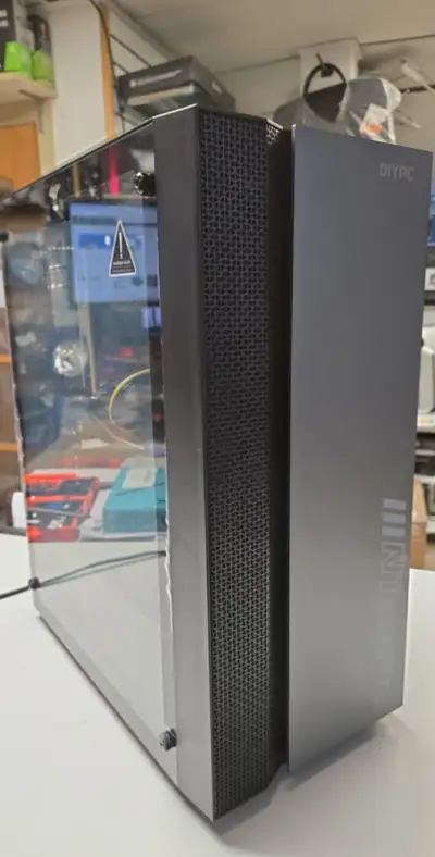Ordinateur de jeux ( pc gamer ) et de graphisme ( 3D design ) Boitier : DIYPC N1E-Sport CPU : I5-355...