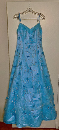 4Now Fashions. Layered Embroidered Floral Tulle Lace Dress.