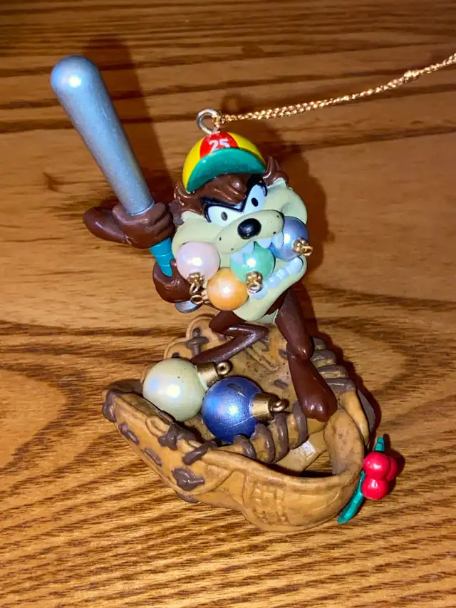 Vintage Taz Warner Baseball Christmas Ornament Glove Tasmani in Arts & Collectibles in St. Catharines - Image 2