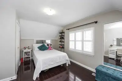 Beautiful private or sharing Room Hardwood Floor Room Main Leval available for rent in February 1st...