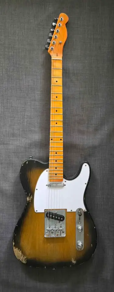 Made by a London (UK)-based builder, RK Guitars. It’s a newly built Telecaster in a relic, road-worn...