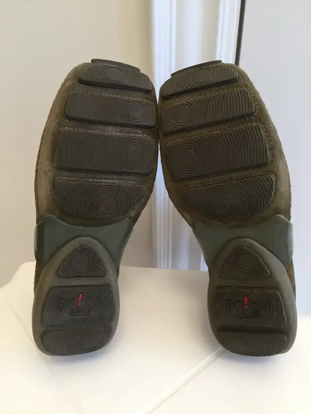 Privo Clarks Waterproof Leather Ankle Boots shoes Women size 6M in Women's - Shoes in Markham / York Region - Image 9