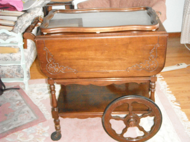 Vintage Tea Trolley w/Glass Tray in Arts & Collectibles in City of Toronto