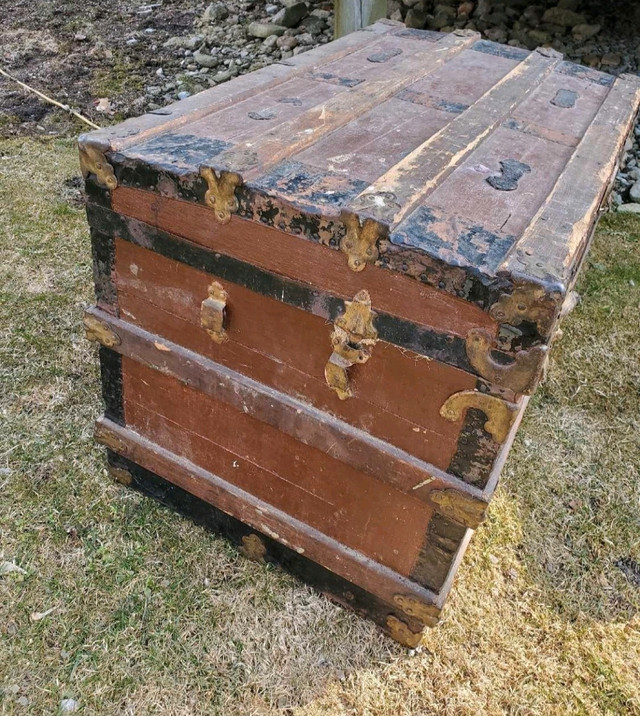 Antique travel trunk in Arts & Collectibles in Kawartha Lakes - Image 2