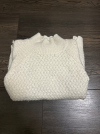 Long sleeve white knit sweater 