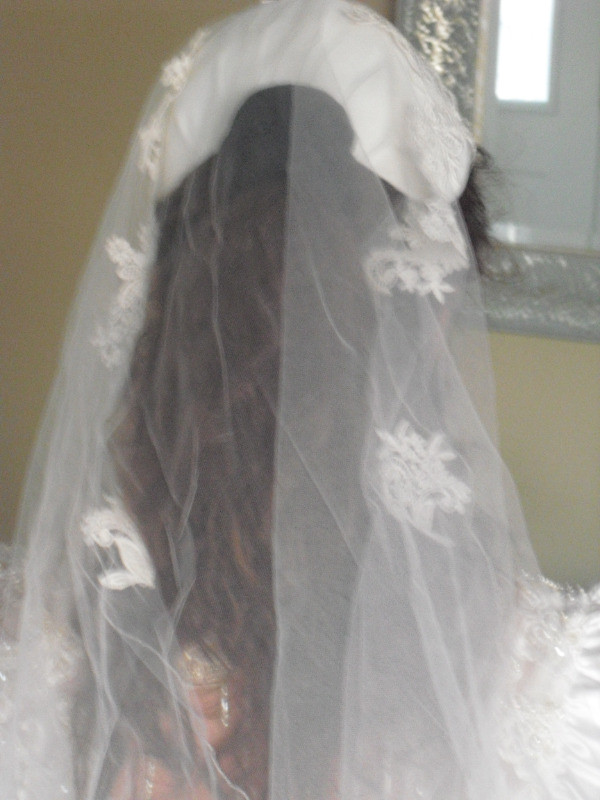 Bridal Headpiece with Veil in Wedding in Belleville - Image 3