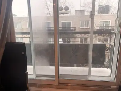 3 1/2 à louer à Laval *inclus Chauffage, eau chaude, frigidaire et four Demande de crédit Dispo 1er...