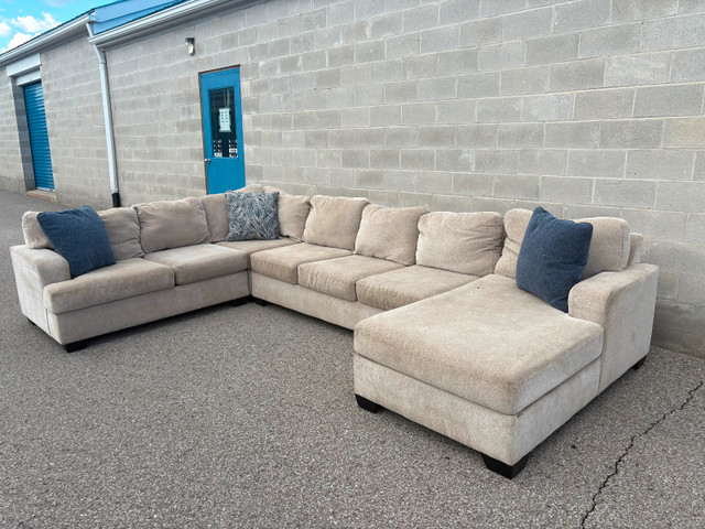 FREE DELIVERY✅• CREAM U SHAPE SECTIONAL COUCH / SOFA w/ CHAISE in Couches & Futons in City of Toronto - Image 2