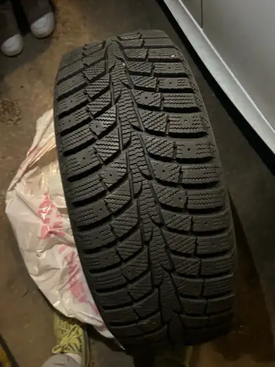 4x winter tires Very lightly used Size 205 55 r16