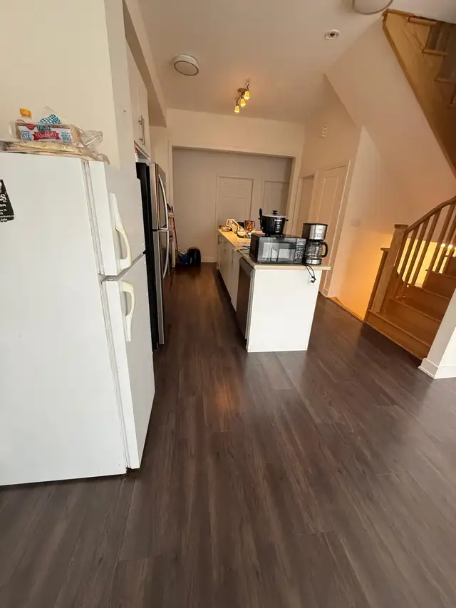 Private Room for Rent in  Vaughan near Wonderland in Long Term Rentals in Markham / York Region - Image 8