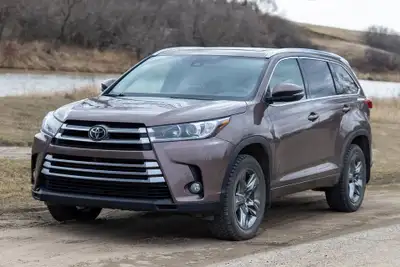 Accident Free, Navigation, Birds eye view camera, Dynamic Back Up Camera, Panoramic Moonroof, Heated...