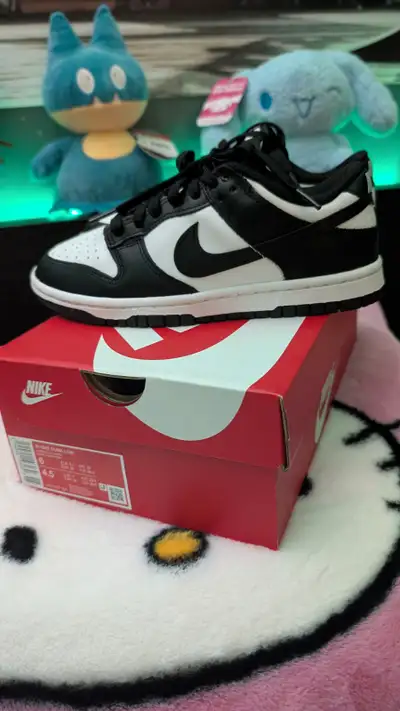 Women's 6 mens 4.5 Brand new, never worn. Bought as a gift for christmas but never got to give