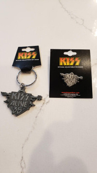 KISS ALIVE 35 METAL KEYCHAIN  .