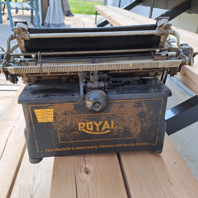 Antique typewriter Arts & Collectibles Hamilton Kijiji