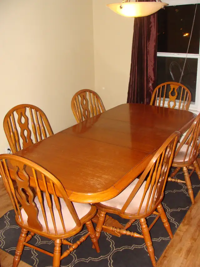 Large Oak Table in Dining Tables & Sets in Moncton - Image 2
