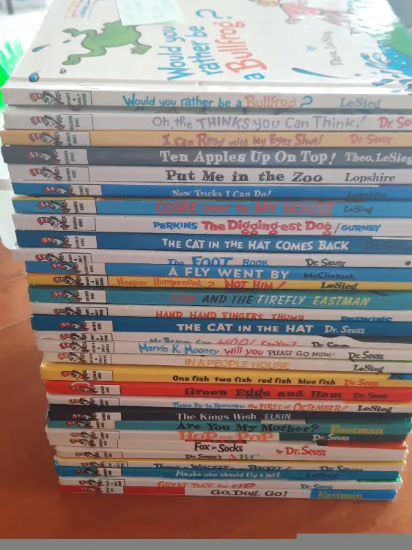CLASSIC DR. SEUSS LOT OF 30 HARDCOVER BOOKS in Children & Young Adult in Muskoka - Image 4